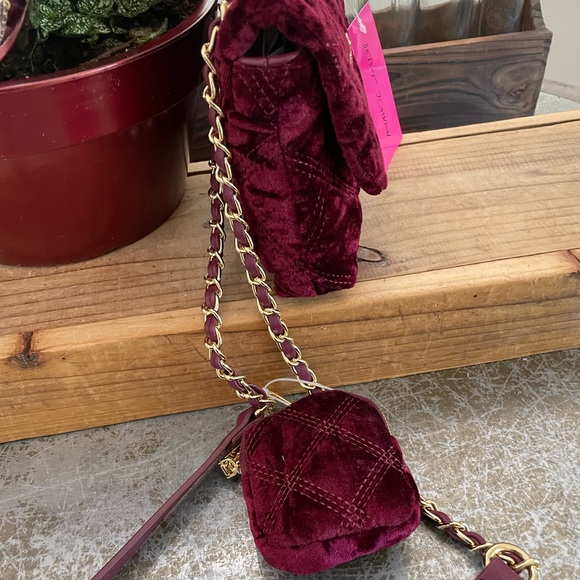 BETSEY JOHNSON CHRISTMAS BURGUNDY VELVET CROSSBODY PURSE NEW - Picture 3 of 8